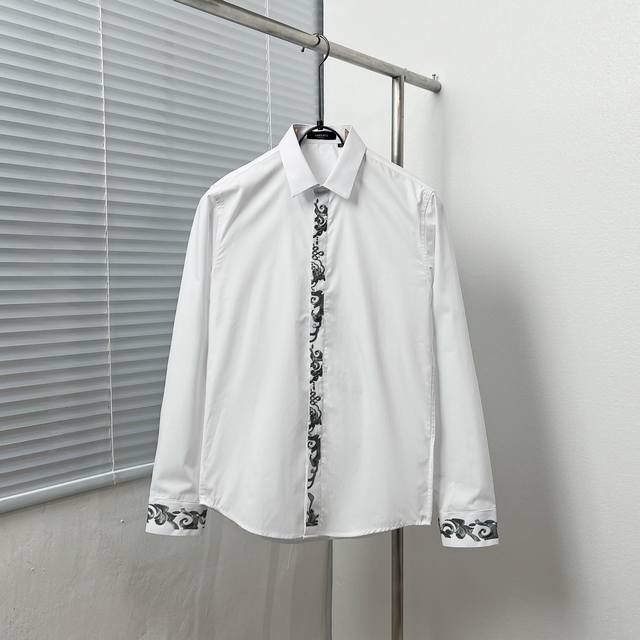 Vers* 范思哲 门襟巴洛克图腾刺绣衬衫 码数：M-3Xl 颜色：黑 白