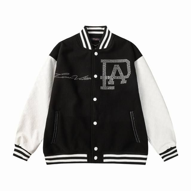 款号B168 Lv 经典烫砖炮珠工艺棒球服外套 ，白敬亭同款700G龙凤尼搭配荔枝纹棋盘格设计手袖， 一比一重工五金配件 M L Xl.Xxl 红，黑