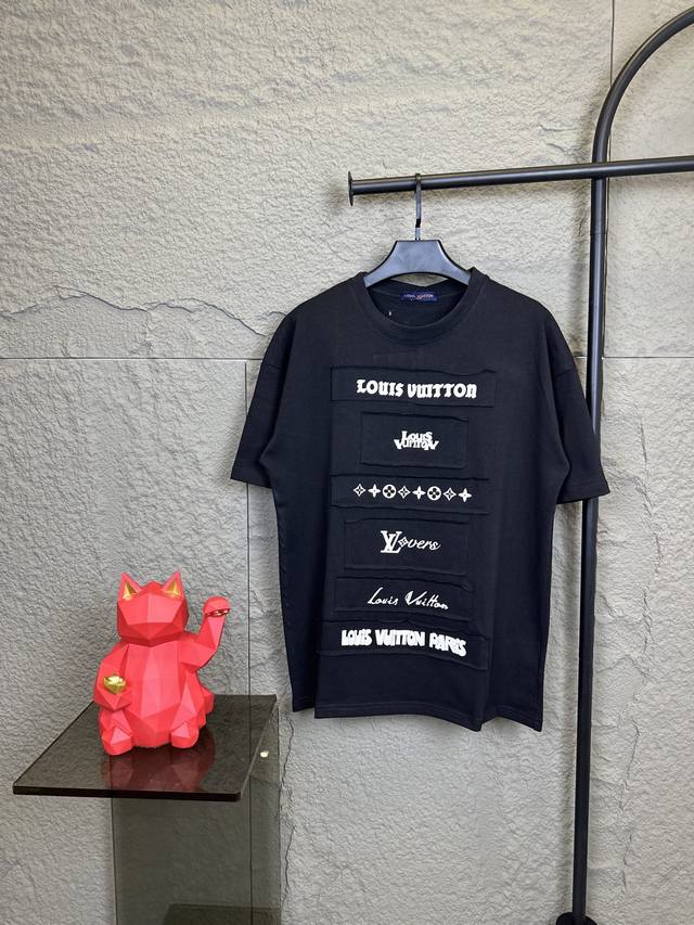 款号 F007 Louis Vuitton 路易威登Ss24贴布印花刺绣多拼款式短袖T恤 -面料采用320G %纯棉双纱面料 同缸定染特种加粗32支双股1X1螺