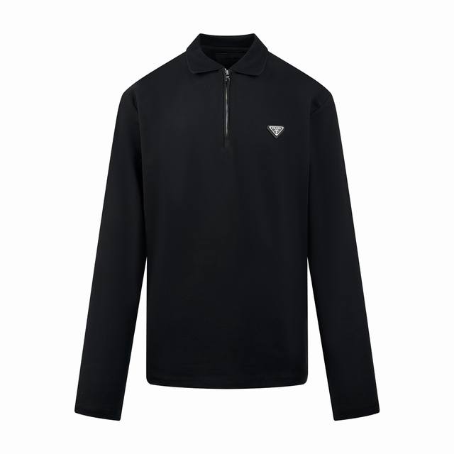 Prada 三角标长袖Polo衫 定制 克璀璨丝光珠地锦 细腻柔滑 质地紧密且富有弹性 标志性涂珐琅三角形金属徽标点缀 彰显品牌的优雅与高贵 加以拉链时尚元素融