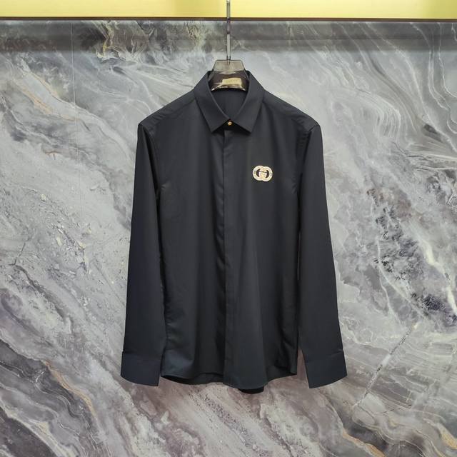 古奇 Gucci 2025Ss新款长袖 衬衫 衬衣，高端版本！专柜定制面料 透气舒适度高，细节无可挑剔，品牌元素设计理念，体现高品质。手感细腻柔软！呈现休闲裁剪