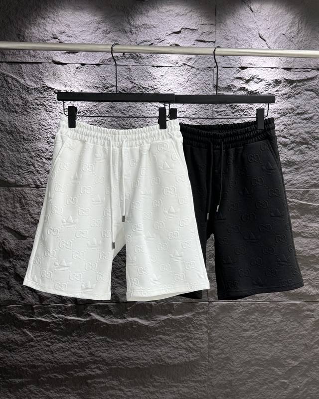 高品质 Gucci&Adidas 古驰&阿迪达斯三叶草联名3D凹凸压花短裤！ 独家新品，定制压花工艺，整条裤子满满双G阿迪三叶草品标Logo，很显质感！辨识度很