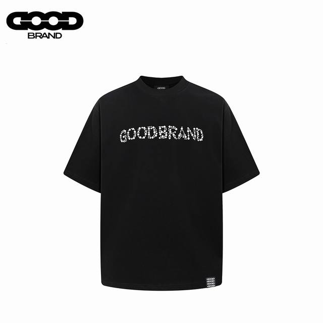 Goodbrand 25Ss珠片标语 短袖T恤 采用32支双纱 260克重面料 进口针织针梳棉进行制作，厚度适中，有垂感又有轮廓型，上身就是一个舒适！！对微胖身