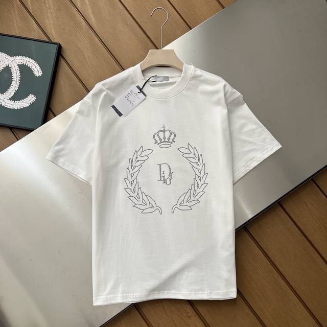 专柜还原顶级复刻版 Dior 迪奥 春夏新款.烫钻皇冠麦穗短袖T恤，网红最爱款，宽松版型，男女同款 颜色 黑色 白色 尺码：S-M-L-Xl S: 肩宽50 胸