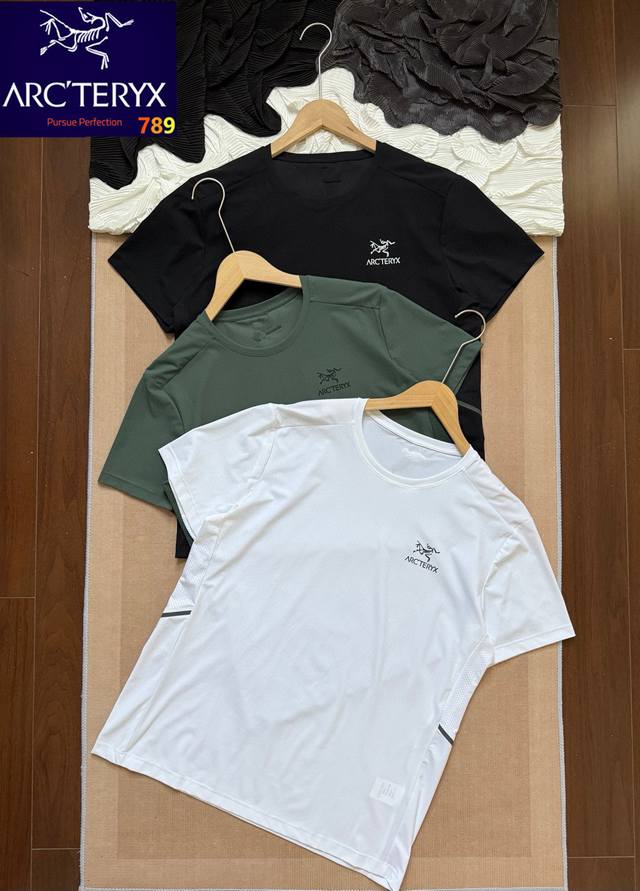 Arc'teryx 始祖鸟 基础立体Logo 圆领运动户外速干短袖T恤 男女同款 -定制定染高弹纤维面料，四重工艺处理实现吸湿速干+长效抗菌，37℃高温保持干爽