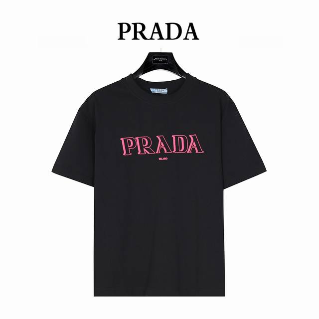 Prada 普拉达 25Ss 3D重影字母刺绣短袖T恤 经典胸前3D重影字母Logo泼墨立体刺绣。 260G棉质布料40支双纱面料，无蚀尘毛艺工处布理面，纺织密