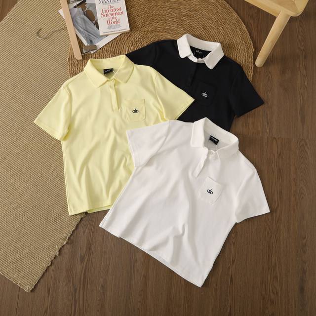 Alo女款短袖T恤Polo 颜色：白色，奶油黄，藏青拼白色 尺码：M L Xl Xxl 面料： %棉 时尚设计，经典版型，采用经典Polo领设计，简约又百搭，轻