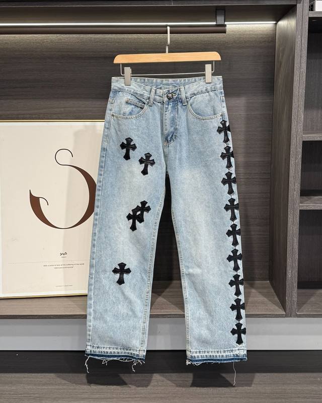 Chrome Hearts 克罗心2025新款黑色十字架拼皮裤脚毛边情侣款水洗宽松牛仔裤 顶级天花板品质！高版本～ 不同水洗质感的款式，对腿细腿粗人士十分友好，