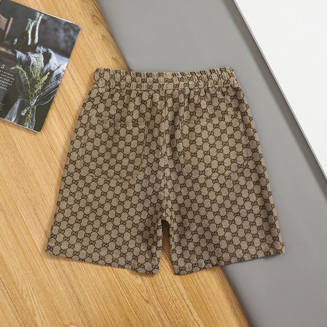 顶级版本 古驰Gucci 春夏休闲短裤，官网同步发售。品牌经典Logo休闲裤 ，定制面料，舒适度极好，手触感强烈。辨识度极高，完美品相工艺。 S M L Xl