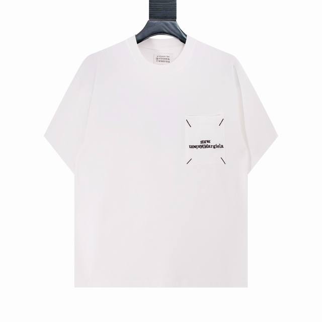 高版本Maisonmargiela 马吉拉 数字印花短袖，男女同款。胸前口袋，高密度重工刺绣字母字母Logo， 后背为数字印花，满满的高级感 性价比超高 手感超