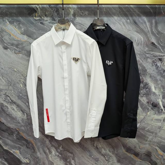普拉达 Prada 2025Ss新款长袖 衬衫 衬衣，高端版本！专柜定制面料 透气舒适度高，细节无可挑剔，品牌元素设计理念，体现高品质。手感细腻柔软！呈现休闲裁