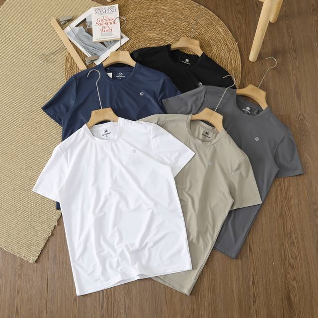 Lulu Lemon 露露夏季新款休闲户外速干T恤男女款圆领短袖！ 面料采用速干布料，穿起来凉嗖嗖的，特别舒服。轻柔、软弹、速干、透气、防晒、防臭 炫酷工艺，