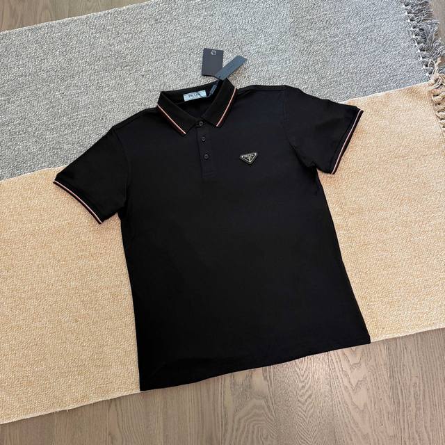 Prada普拉达经典三角皮标款短袖Polo衫 定制主标 辅料 水洗齐全 真皮级别品牌皮标 上身参考：178 斤穿2Xl合适 甄选高弹力珠地棉牛奶冰丝面料 上身舒