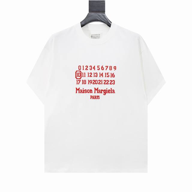 高版本Maisonmargiela 马吉拉 刺绣数字字母短袖，男女同款。 满满的高级感 性价比超高 手感超级柔软、细腻、柔软和不起球且不变形 G纯棉品质，后领标
