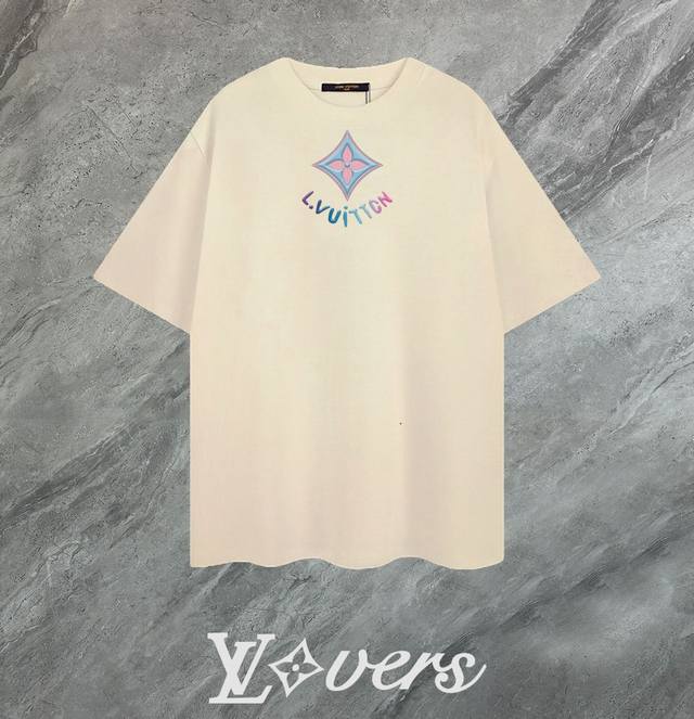 6668# 路易威登 Lv 2025新款高品质圆领短袖T恤 袖口车有进口绣花标 定制定染,手感非常舒服 超级百搭好看的一款短袖 三标齐全 非市场普通版本 随意对