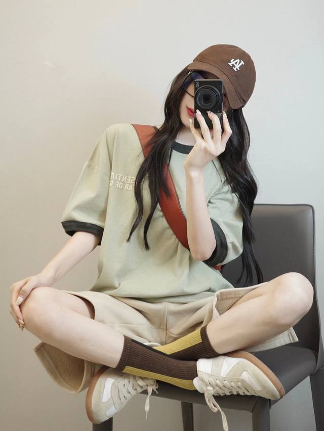 高品质 Fear Of God Essentials新款撞色情侣款短袖T！宽松版型！ 采用360克60支高密度纯棉面料！质感肤感均无敌！领口袖口撞色螺纹 颜色搭