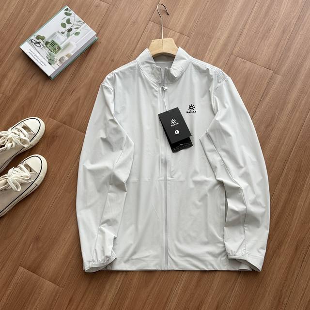 凯乐石Kailas 轻 装上阵！三色男士皮肤衣，承包整个季节的型格与防护！低调内敛、百搭有型，满足不同风格与场合！随便穿都帅！面料轻薄无负担： 像“第二层皮肤”