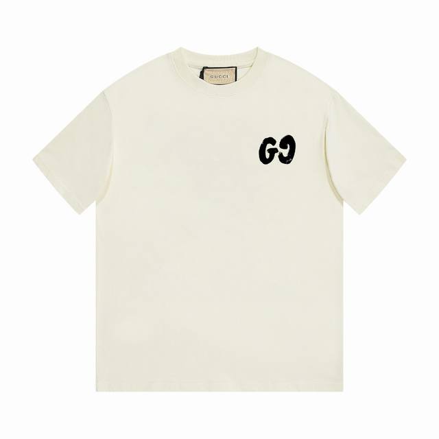 8879# Gucci 2025涂鸦双G印花彩色字母短袖 采用定织定染高克重原版面料，洗水完高达280G纯棉面料，螺纹增加到2.7不变形。，1-1工艺制作，宽松
