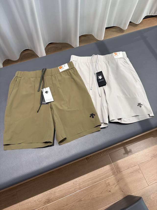 Descente迪桑特Training系列Tough Woven防晒训练男士运动短裤 颜色：黑色.原子灰.卡其绿.紫色. 尺寸M-3Xl