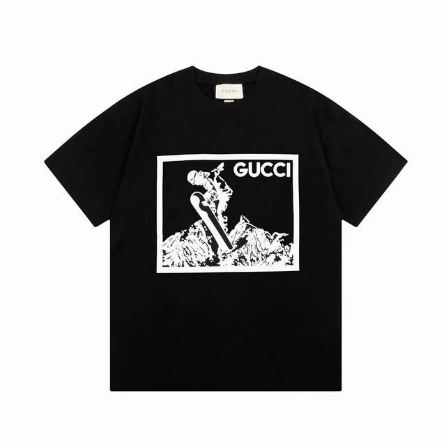 8878# Gucci 古驰 双G 雪山系列 滑雪印花 标识精致升级，灵感源自八十年代复古 原版面料 官方同款 短袖T恤 定制2 克同缸染面料 手感非常舒服 春
