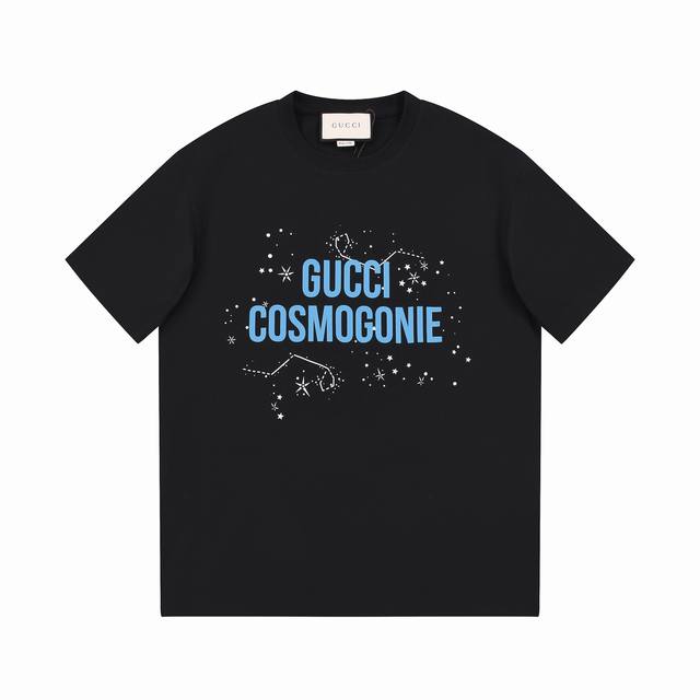 8865# Gucci古驰2025春夏最新短袖！！ 专柜最新款！ 官网上新！！ 专柜同步高品质高版本 超级标志性彩色品牌Logo印花图案 搭配运动鞋清新舒适 逛