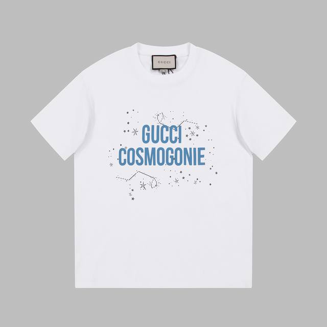 8865-# Gucci古驰2025春夏最新短袖！！ 专柜最新款！ 官网上新！！ 专柜同步高品质高版本 超级标志性彩色品牌Logo印花图案 搭配运动鞋清新舒适