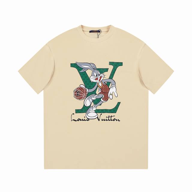 6683# Louis Vuitton 路易威登 秀场限定25Ss新款黄橙预警标语字母Logo标识前后幅印花圆领短袖，立体剪裁。 定制240克同缸染面料 手感非
