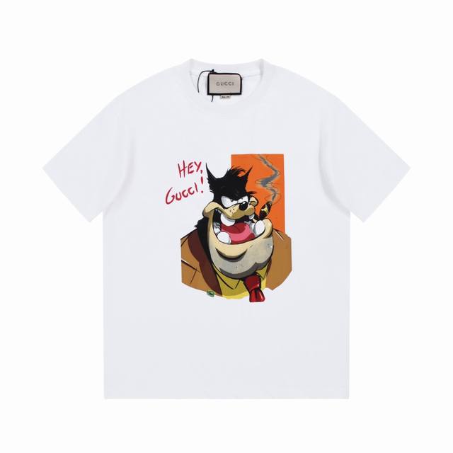 8855# Gucci古驰2025春夏最新短袖！！ 专柜最新款！ 官网上新！！ 专柜同步高品质高版本 超级标志性彩色品牌Logo印花图案 搭配运动鞋清新舒适 逛