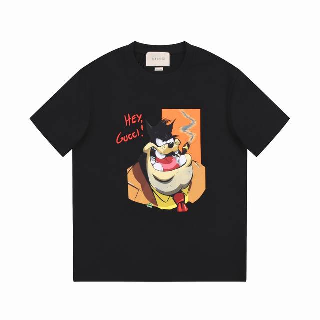 8855# Gucci古驰2025春夏最新短袖！！ 专柜最新款！ 官网上新！！ 专柜同步高品质高版本 超级标志性彩色品牌Logo印花图案 搭配运动鞋清新舒适 逛