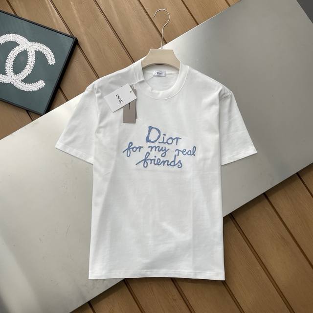 专柜还原顶级复刻版 Dior迪奥 字母涂鸦草写印花 Logo标识精致升级，灵感源自八十年代复古 原版面料 官方同款 短袖T恤 定制260克同缸染面料 手感非常舒