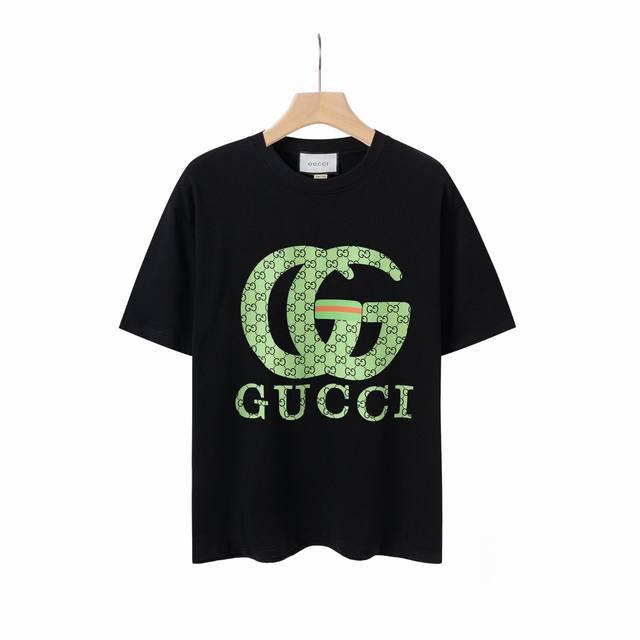 8848# Gucci古驰2025春夏新款绿色双G字母Logo短袖T恤 高版本高版本 全网独家首发 百搭款细节处理完美 2 克双股大牌纯棉面料 数码直喷印花工艺