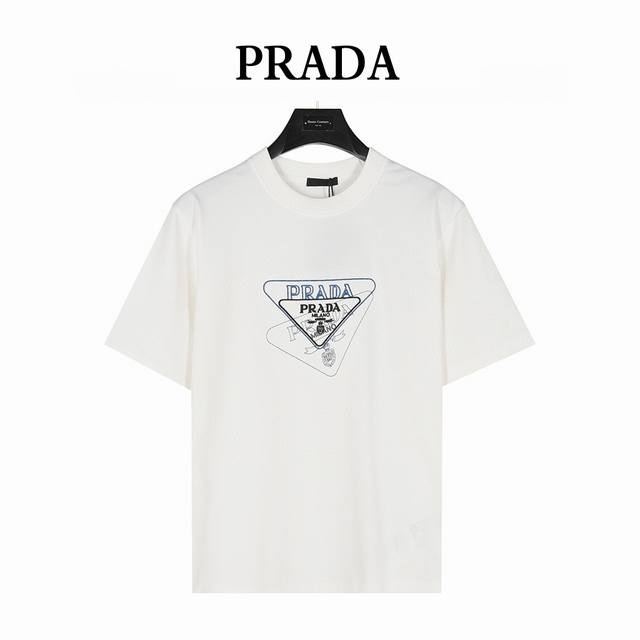 Prada 普拉达 25Ss 重叠三角标撞色刺绣短袖T恤 经典普拉达三角标重叠和新元素绳绣高清生动立体形象。 260G棉质布料40支双纱面料，无蚀尘毛艺工处布理