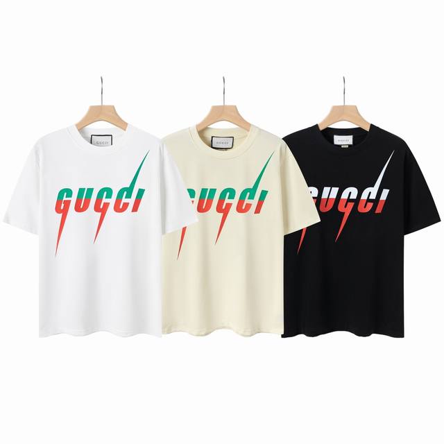8835# Gucci古驰25Ss刀锋闪电字母印花短袖 面料：采用2 G精棉双纱面料，不起球 不缩水 不褪色，同缸定染双股1×1螺纹 面料舒适亲肤无异感 螺纹纹