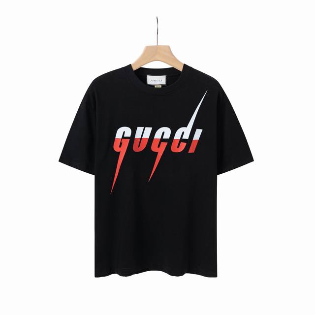 8835# Gucci古驰25Ss刀锋闪电字母印花短袖 面料：采用2 G精棉双纱面料，不起球 不缩水 不褪色，同缸定染双股1×1螺纹 面料舒适亲肤无异感 螺纹纹