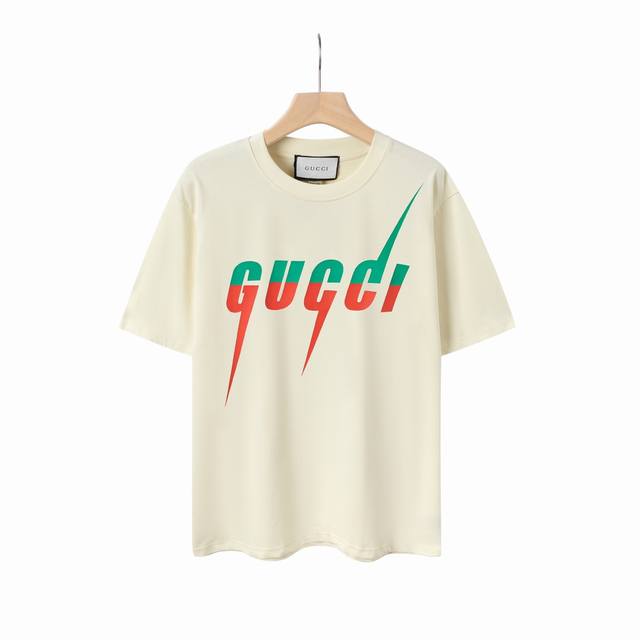 8835# Gucci古驰25Ss刀锋闪电字母印花短袖 面料：采用2 G精棉双纱面料，不起球 不缩水 不褪色，同缸定染双股1×1螺纹 面料舒适亲肤无异感 螺纹纹