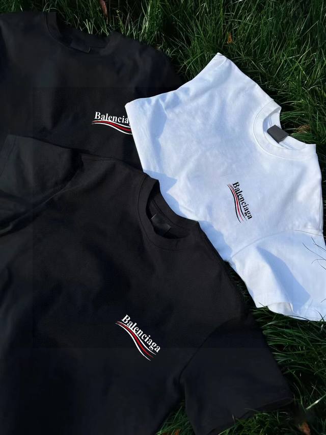 高品质 Balenciaga巴黎世家联名款百事女孩可乐字母大Logo情侣三色短袖 采用260克定制精梳棉，三针五线做工，领口包包边条，肩膀处内里带压条，做工面料