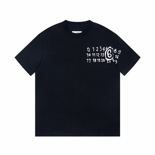 高版本Maisonmargiela 马吉拉 Mm6数字印花短袖，男女同款。 满满的高级感 性价比超高 手感超级柔软、细腻、柔软和不起球且不变形 G纯棉品质，辅料