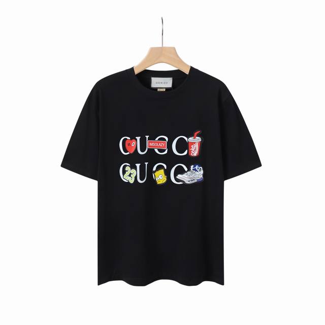 8818# Gucci 古驰 25Fw 春夏最新辛普森限定卡通标语字母极简印花短袖。胸前辛普森卡通印花字母+ 高端精梳棉洗水处理 1:1高品质 是一款高工艺T恤