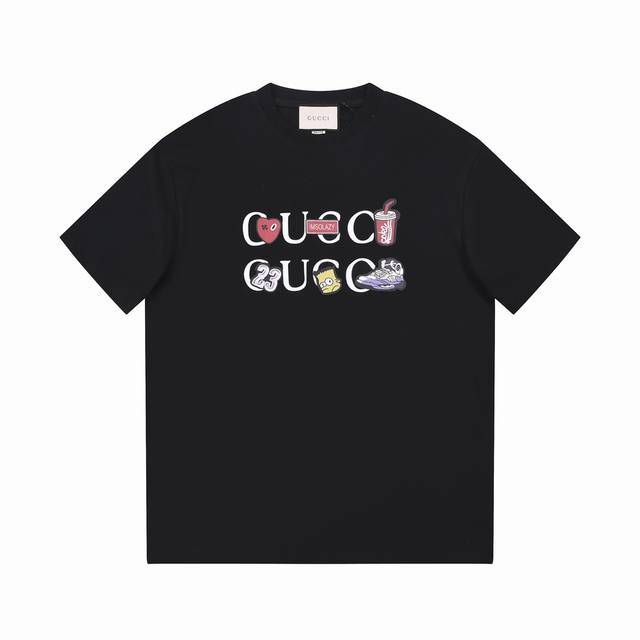 8815# Gucci 古驰 25Fw 春夏最新辛普森限定卡通标语字母极简印花短袖。胸前辛普森卡通印花字母+ 高端精梳棉洗水处理 1:1高品质 是一款高工艺T恤