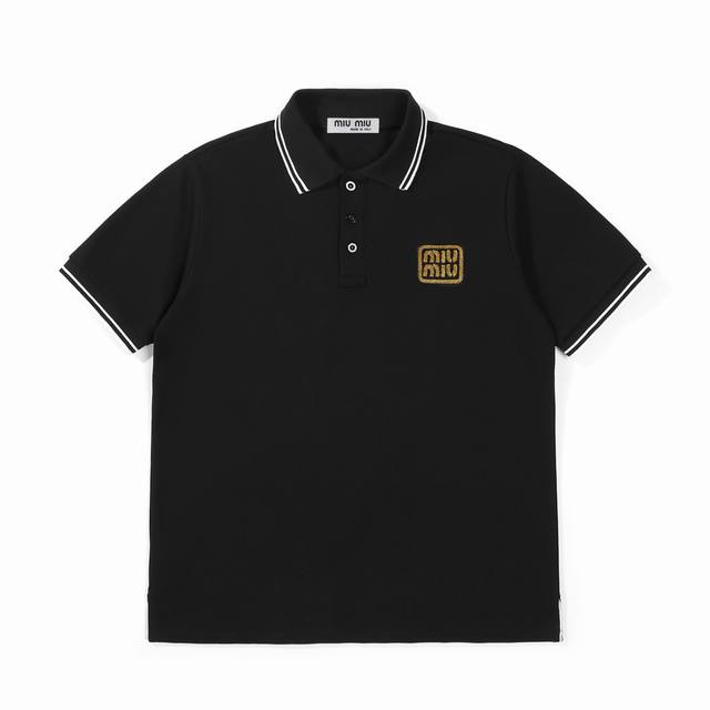Miumiu金线绣标短袖Polo衫 定制主标 辅料 水洗齐全 品牌精密刺绣标 甄选高端弹力牛奶冰丝面料 上身舒适透气有质感 冰丝爽滑亲肤 一年四季均可穿着搭配