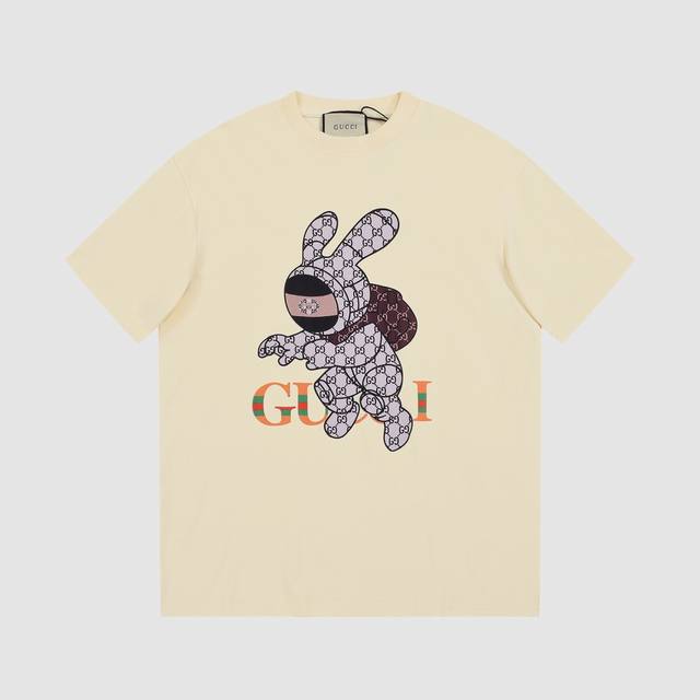 8811# Gu兔子印花，Gucci古驰 春夏最新短袖！！ 专柜最新款！ 官网上新！！ 专柜同步高品质高版本 超级标志性彩色品牌Logo印花图案 搭配运动鞋清新
