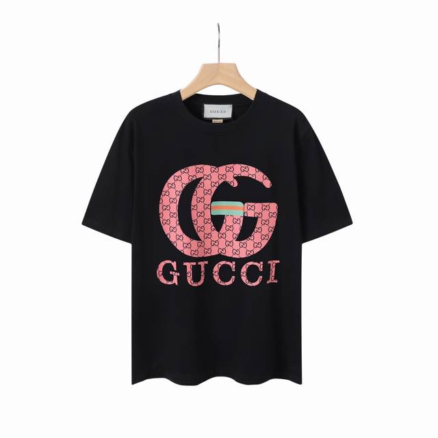 8807# Gucci古驰2025春夏新款绿色双G字母Logo短袖T恤 高版本高版本 全网独家首发 百搭款细节处理完美 2 克大牌纯棉面料 数码直喷印花工艺 十