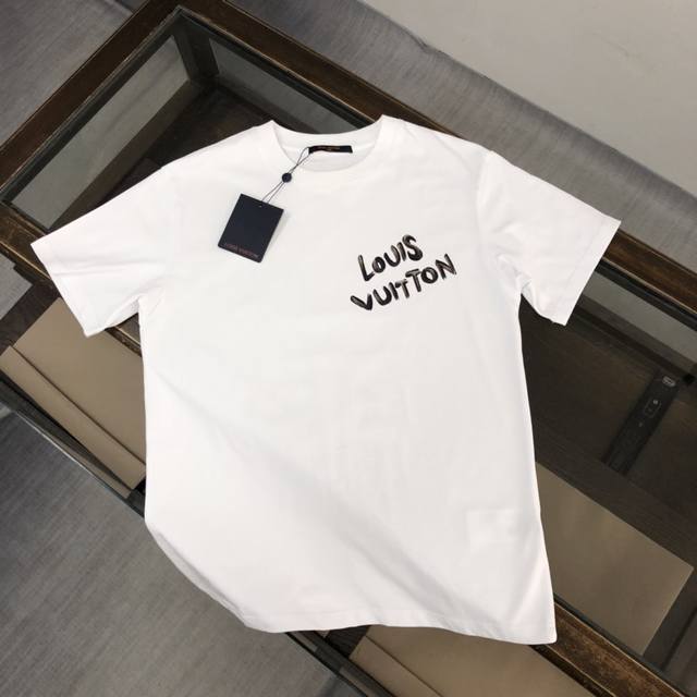 6678# Louis Vuitton Lv 路易威登 25Ss夏季新款圆领短袖T恤！270克重磅高端纯棉面料，手感质感都极完美！修身裁剪设计干净利落！时尚又好