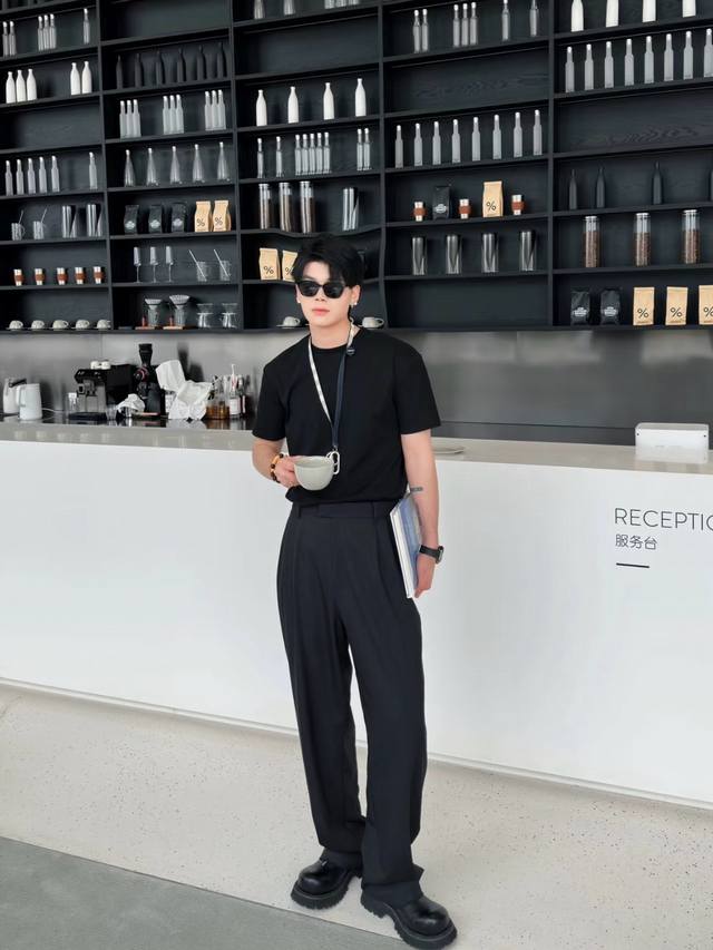 Bottega Veneta 葆蝶家 Bv立体剪裁 羊毛斜纹Tr 毛边西裤 专柜同步在售！ 尺码：Xs S M L 超级时髦的西裤 区别一本正经的商务男装 Bv