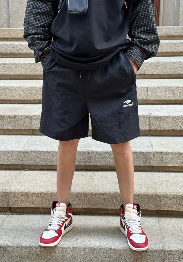 Balenciaga 巴黎世家 3M刺绣 尼龙 拉链口袋 黑色高街短裤 男女情侣款 专柜同步在售！ 随意对比 Zp一致 完全对版！ 尺码：44 S 46 M 4