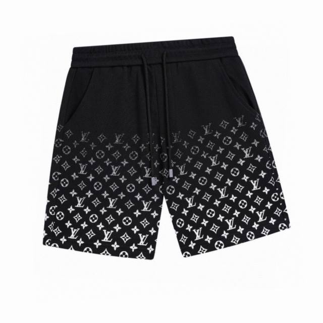 路易威登 Louis Vuitton 夏季新款，经典老花渐变印花休闲短裤，透气舒适度高，细节无可挑剔，品牌元素设计理念，体现高品质。手感细腻柔软！呈现休闲裁剪，