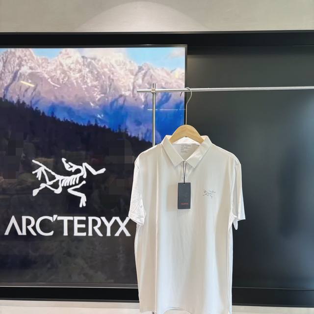 25夏季 始祖鸟Arc,Teryx男子短袖冰丝速干Polo衫 今年夏季新款简约运动健身上衣 韩国进口冰丝速干面料 超级舒适 面料采穿起来凉嗖嗖的，特别舒服。 轻