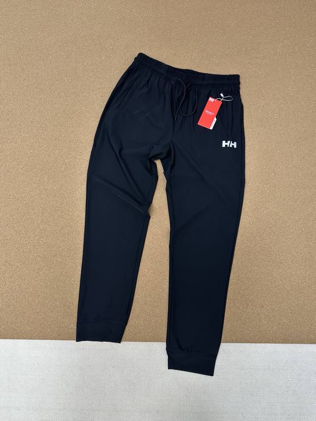 Helly Hansen 海丽汉森 夏季男士都市商务日常百搭休闲弹力户外登山健身运动速干长裤 颜色：黑色 尺码：L-4Xl 对于热爱运动的男士来说，运动装备的舒