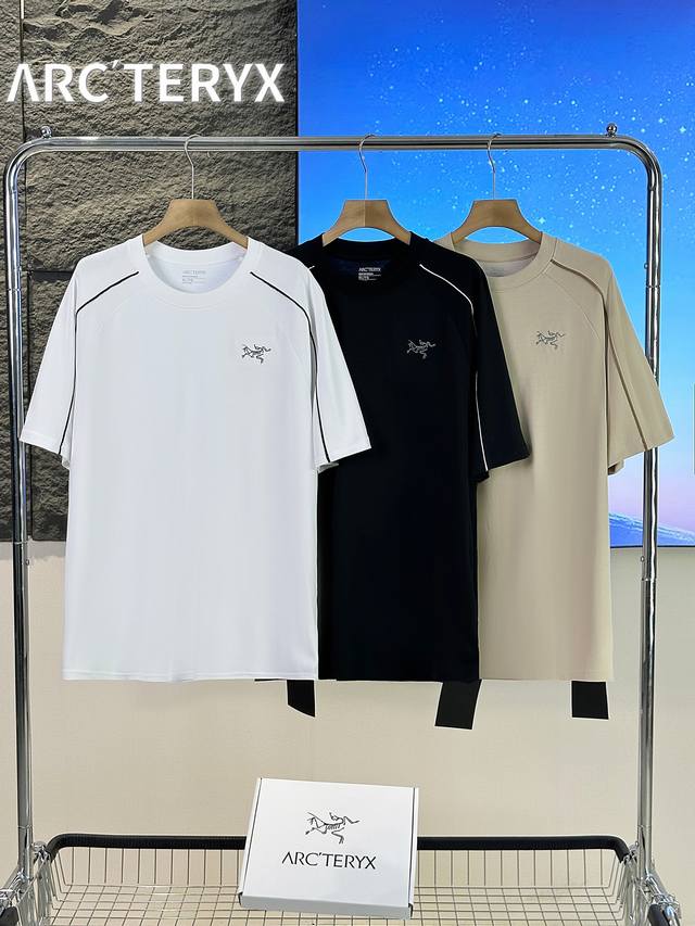 Arc'teryx 始祖鸟三色刺绣小Logo短袖T恤情侣款。 高品质230克45支双纱罗马棉 成分36%聚酯纤维 64%棉。十字编织工艺 表面绒感 高支高密高弹