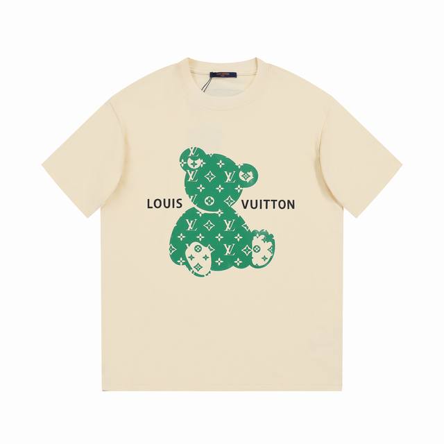 新款上市 Lv 驴家23Ss春夏新款T上货！Lv卡通小熊印花图案设计 后幅标志性反向标签 32支双纱精梳紧密纯棉面料 高品质 男女同款超级百搭 颜色:黑色 杏色